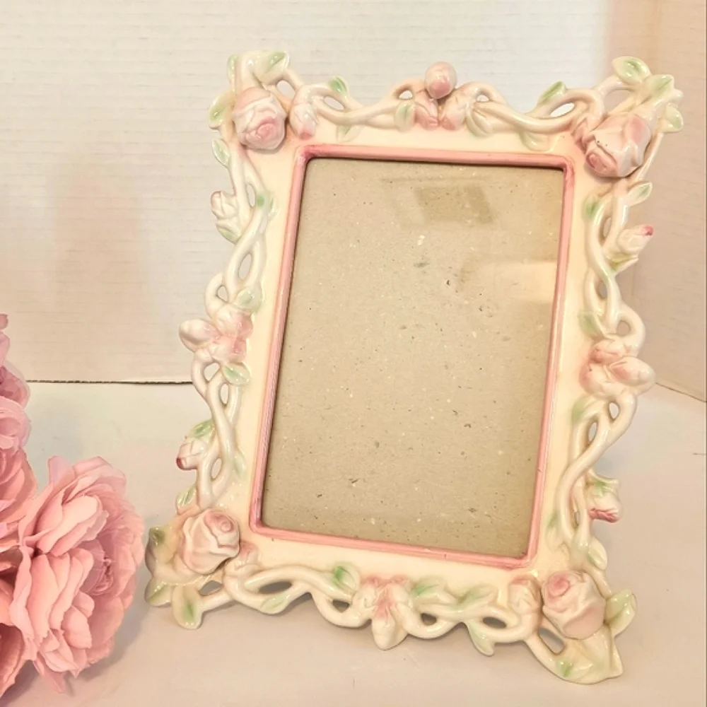 Elsa Glazed Soft Pastel 3D Pink Rose Buds & Green Leaves Table Frame 8